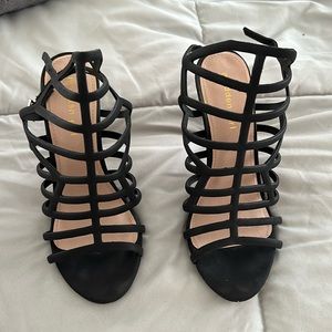 Women’s high heel dress shoes